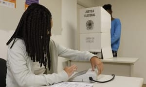 Justiça eleitoral cancela seis títulos após digitais e fotos apontarem mesmas pessoas