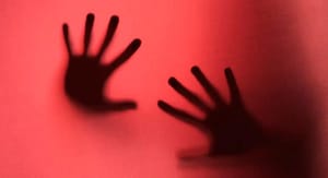 Homem é preso após dar cabeçada na companheira, que desmaia em casa em Rondonópolis