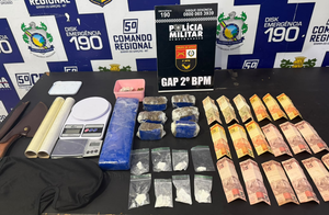 Adolescente é apreendido pela PM com tablete e porções de maconha e cocaína