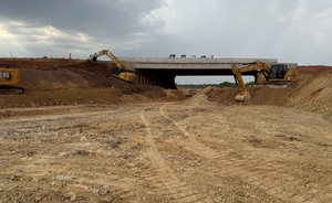 Obras do viaduto alteram o tráfego na Rodovia dos Imigrantes durante o final de semana