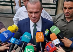Wellington chega ao debate da TV Vila Real e diz que foco agora é o confronto de propostas
