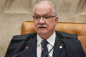 Edson Fachin tira acusações de Moraes contra Mendonça do inquérito das Fake News