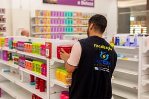 Procon fiscaliza mais de 200 lojas em shoppings de Cuiabá e apreende cerca de mil produtos