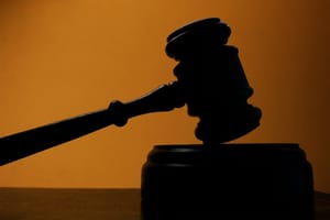 Homem é condenado a 53 anos por feminicídio e tráfico de drogas em Jaciara
