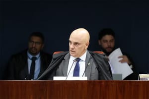 Alexandre de Moraes cancela pronunciamento convocado após decisões de Edson Fachin