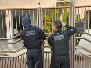 PJC prende casal apontado como gerente do tráfico em desdobramento de operação