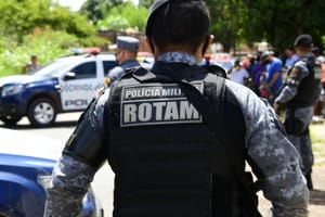 Homem que usava tornozeleira é preso com comparsa durante ação da Rotam em VG