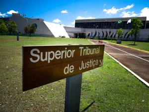STJ suspende processos no país sobre condomínios que não permitem Airbnb