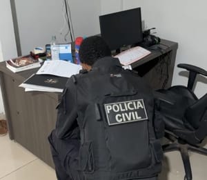 Polícia Civil prende suspeitos de usar conteúdo íntimo para extorquir vítimas; veja vídeos