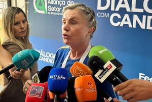 Buzetti critica Medeiros por fala sobre “detergente” e cobra explicações sobre ida a Gilmar