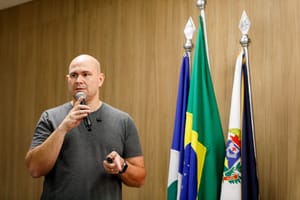 Abilio fecha a porta para aliados e diz: “Deixa as coisas acontecerem naturalmente”