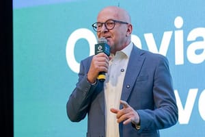 Pivetta manda servidor que ganha R$ 40 mil “empreender” se quiser aumentar salário