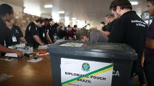 TSE registra quase 919 mil brasileiros aptos a votar fora do país em 2026