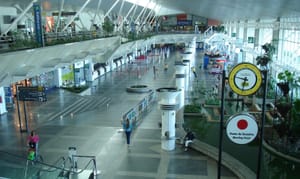 Passageiro é proibido de voar após expor órgão sexual em avião