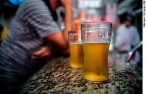 Garoto de 13 anos entra em coma alcoólico e mãe é presa em Ponte Branca