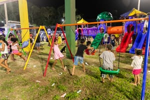 Prefeitura entrega parquinho no Pedra 90 e famílias celebram espaço gratuito
