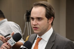 Advogado de MT teria articulado aproximação entre Flávio Bolsonaro e integrantes do STF