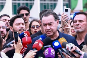 Augusto Cury conversa com Flávio Bolsonaro e decide apoiar senador no segundo turno