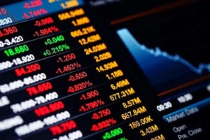 Ações brasileiras despencam até 27% no exterior; XP e Itaú Unibanco sofrem forte impacto