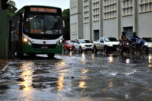 Cuiabá tem previsão de novas chuvas e ventos fortes entre 60 e 100 km/h; veja recomendações