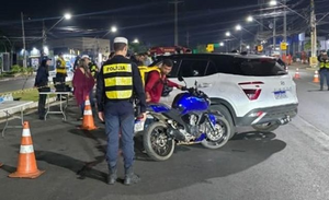Operação na Avenida das Torres fiscaliza 194 veículos e prende três motoristas em flagrante