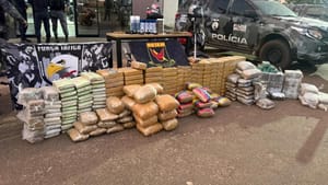 PM apreende 385 tabletes de drogas, prende suspeitos e causa prejuízo de R$ 2 mi às facções