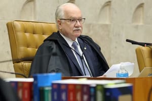 Edson Fachin se reúne com diretor da PF para discutir menções a ministros do STF