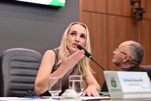 Vereadora comemora pacote de benefícios e destaca licença-paternidade de 30 dias