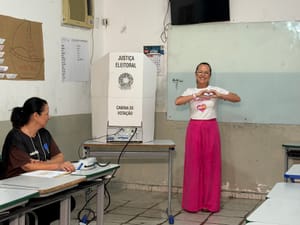 Dra.Natasha vota em Cuiabá e diz acreditar em vaga no segundo turno