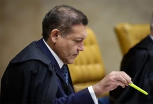 Kassio Nunes diz que revisão criminal de Jair Bolsonaro será após eleição em plenário no STF