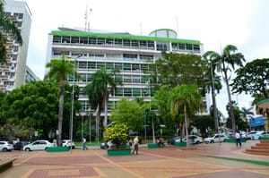 Prefeitura paga salários de outubro e injeta R$ 147,4 milhões na economia de Cuiabá