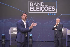 Debate entre Lula e Flávio tem acusações de corrupção, provocações e direito de resposta
