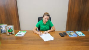 Flávia Moretti sanciona lei que prepara jovens a partir dos 14 anos para o mercado de trabalho