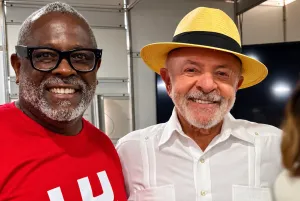 Cantor de “Deus Cuida de Mim”, pastor Kleber Lucas doa R$ 15 mil para Lula