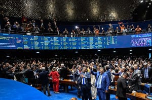 Senado aprova fim da escala 6x1 por 75 votos a 1 e amplia descanso dos trabalhadores