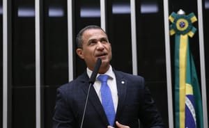 Coronel Assis diz que governo Lula passou quatro anos “brincando de enganar pessoas”